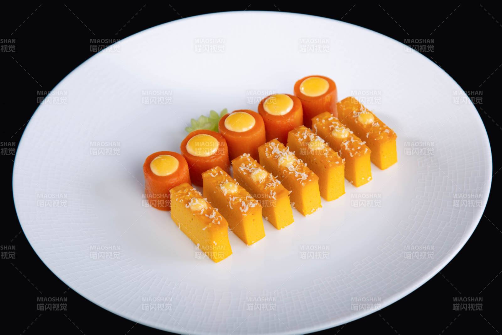 芒果甜品拼盘图片