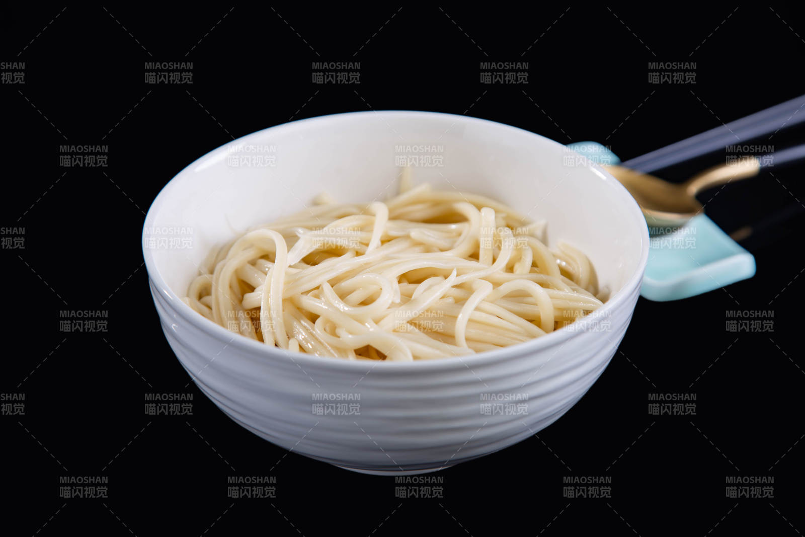 一碗简单的面条图片