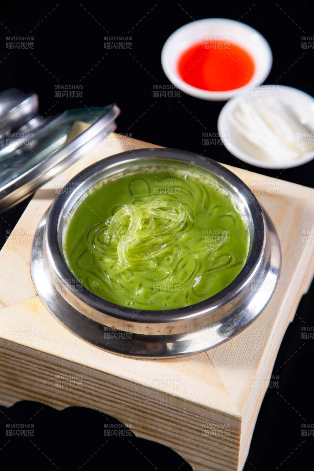 抹茶拉面配料精致呈现图片