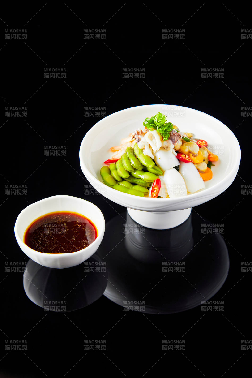 清新豆荚配虾仁拼盘图片