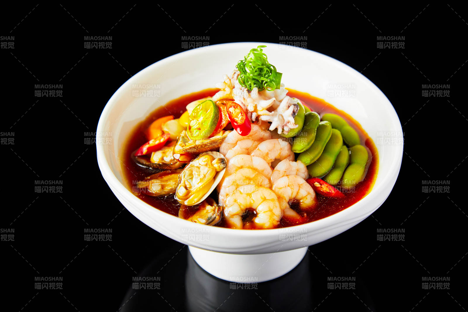 海鲜辣汤配毛豆图片