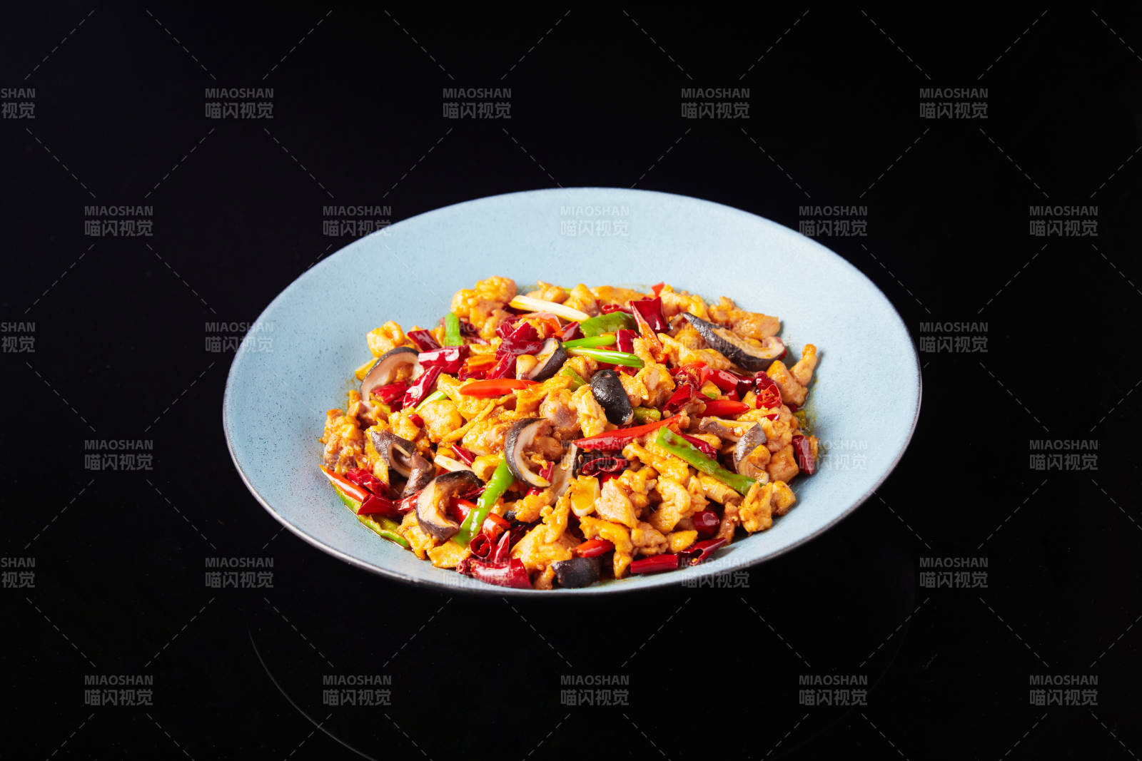 香菇炒麻辣鸡丁图片