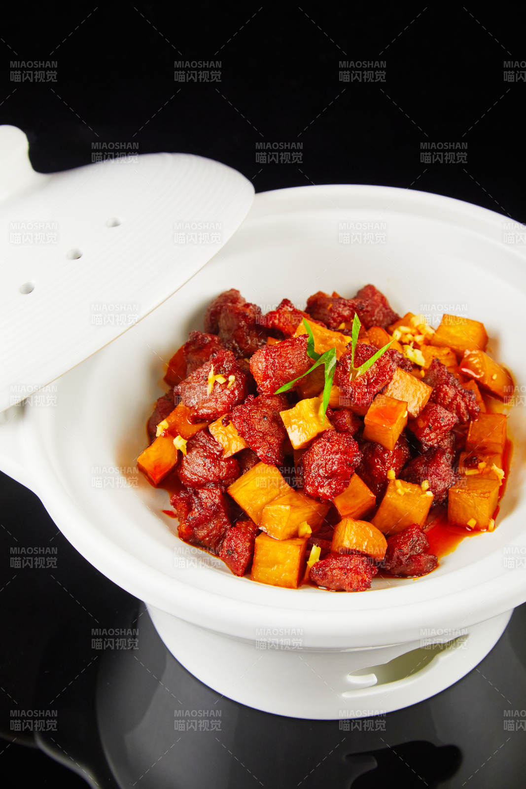 土豆红烧肉图片