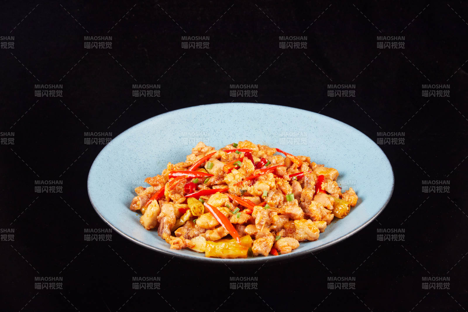 香辣鸡丁炒花生米图片