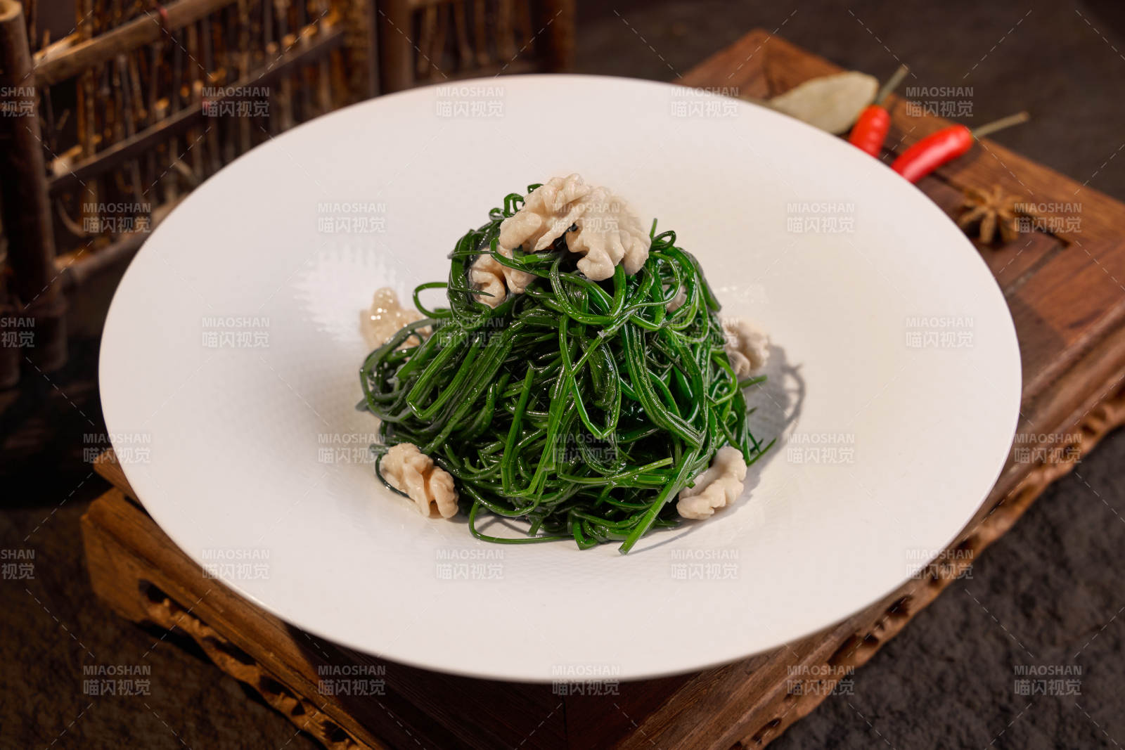 凉拌沙葱核桃仁图片