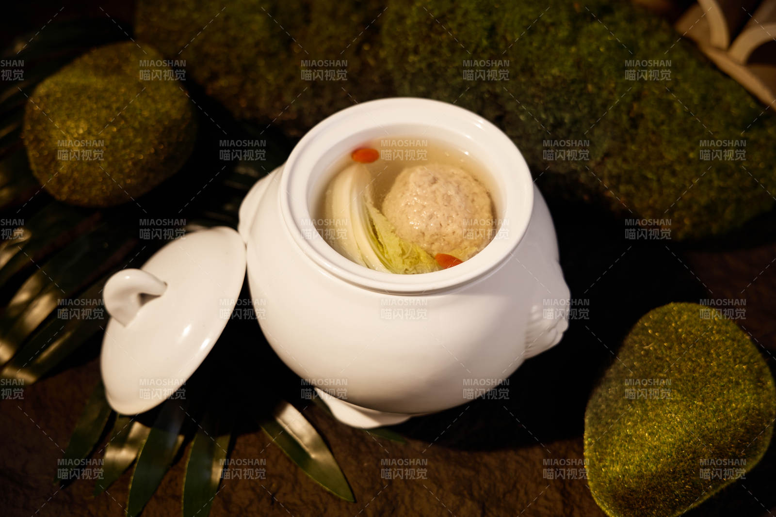 清炖汤品 天然食材相伴图片