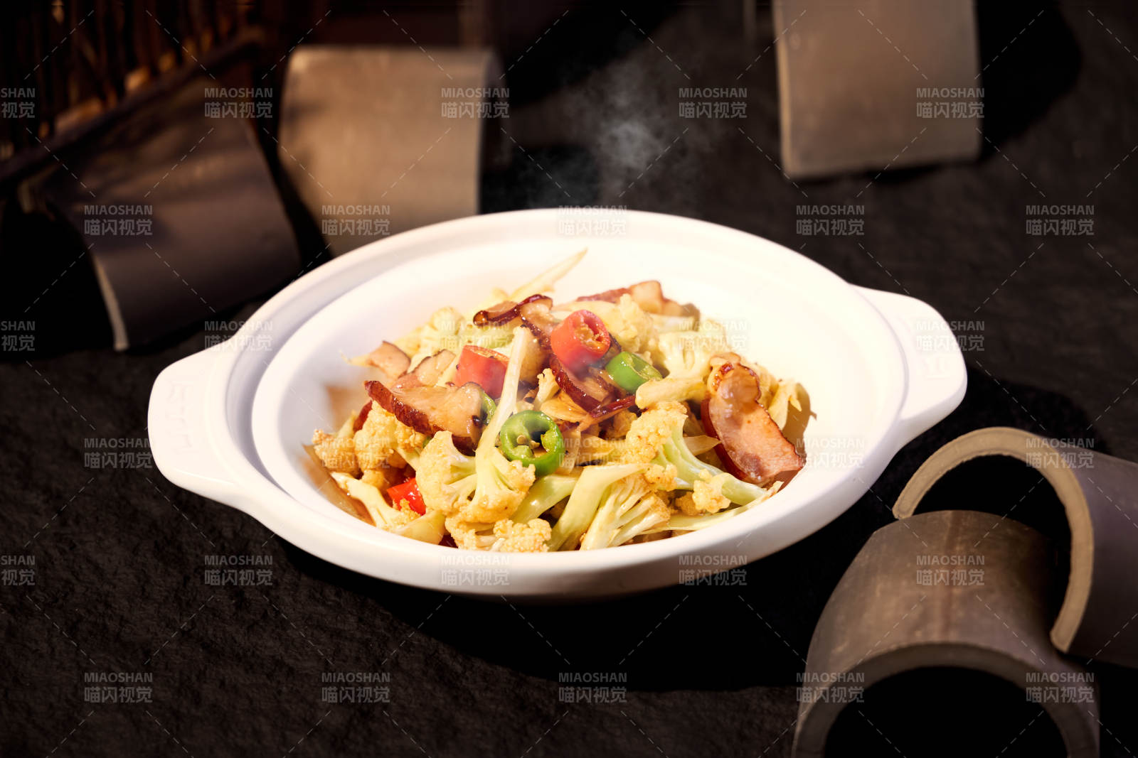 干锅腊肉炒花菜图片