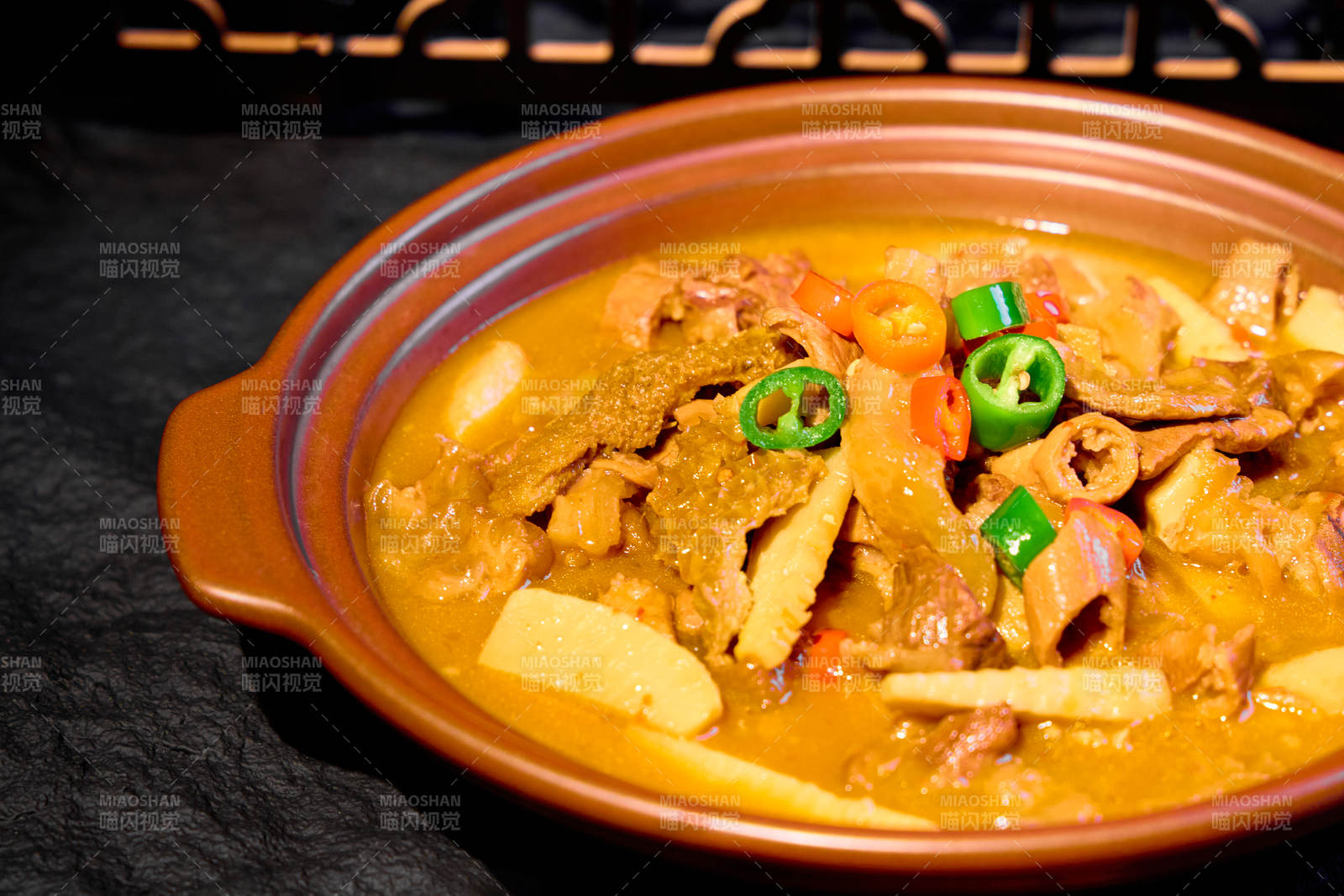 香辣牛肉炖土豆图片