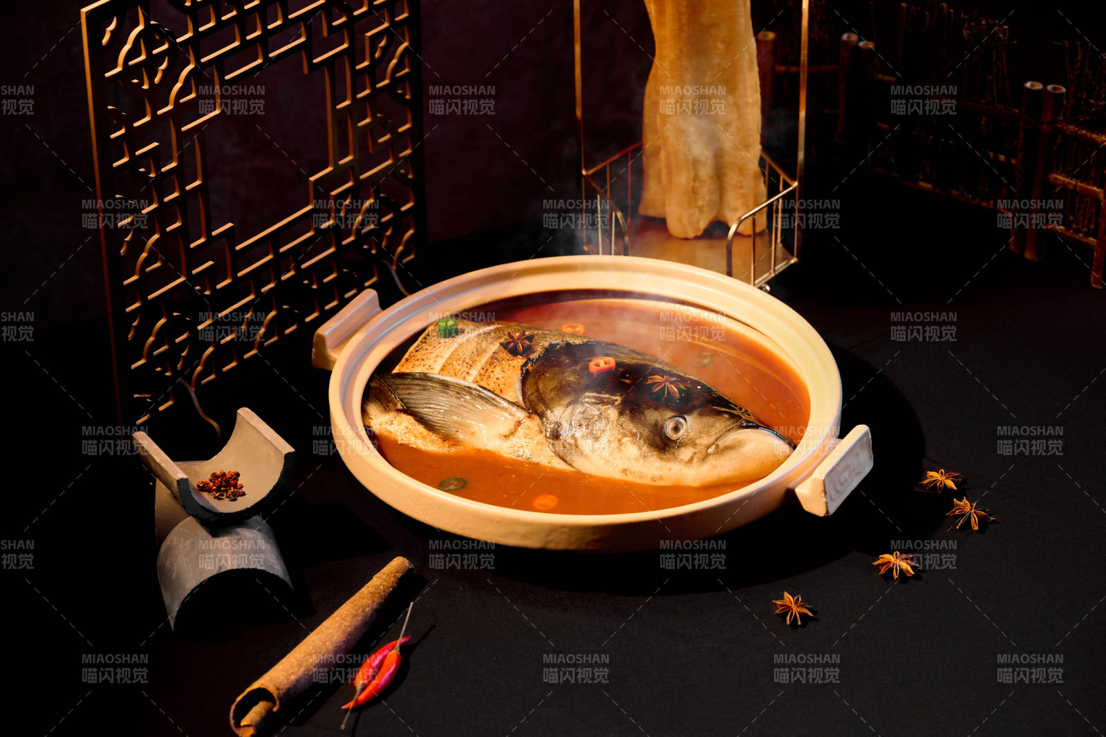 鱼头火锅 热气腾腾图片