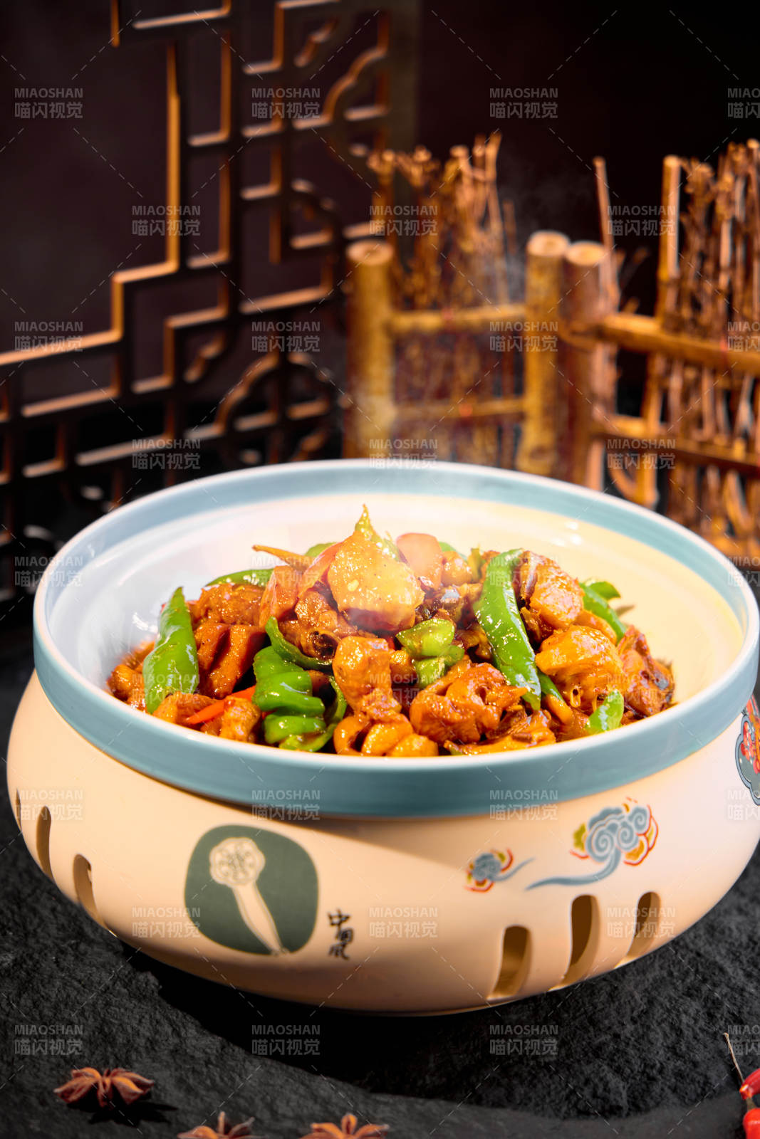 香辣干锅鸡 美味十足图片