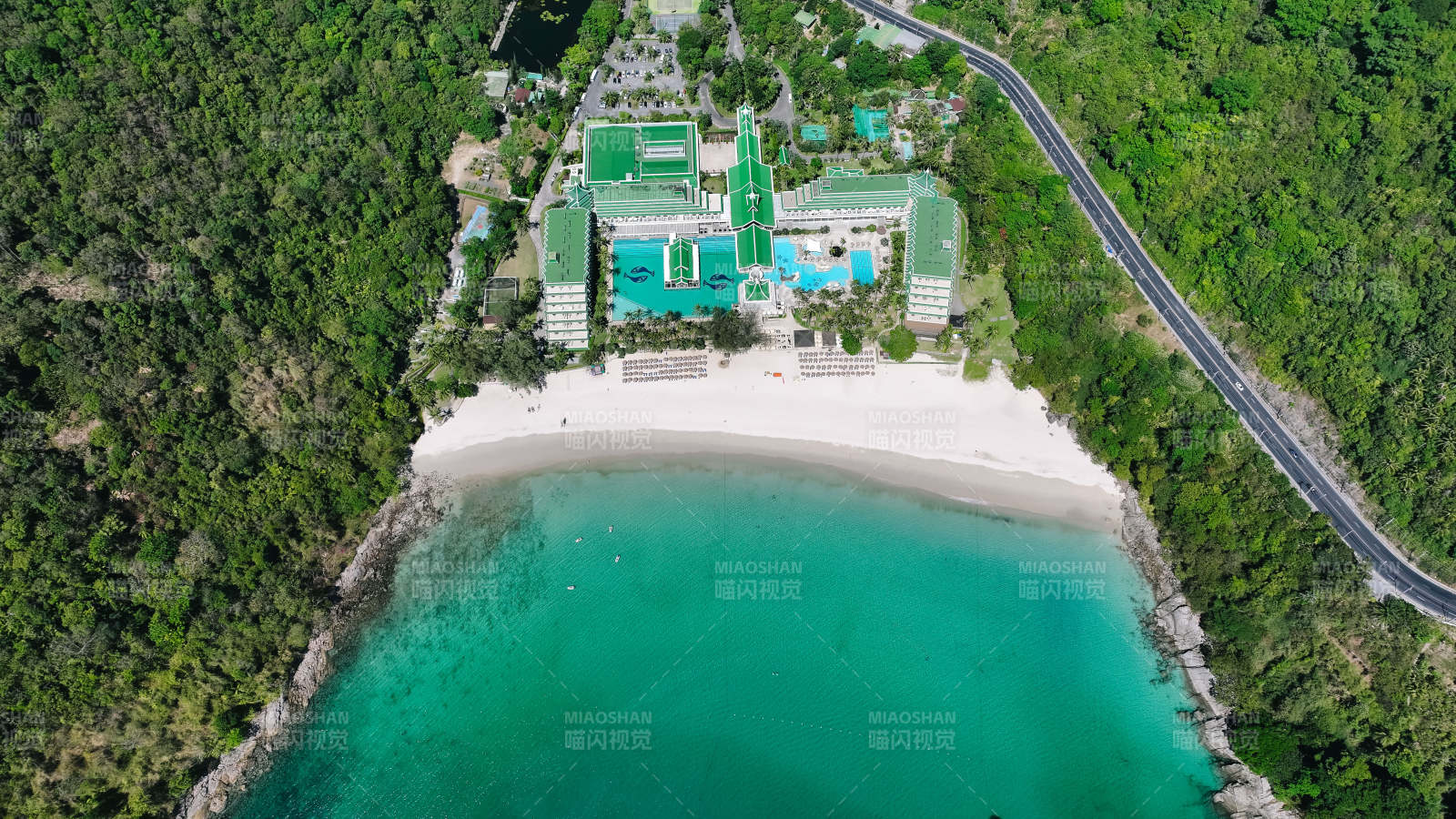 海滨度假村鸟瞰图图片