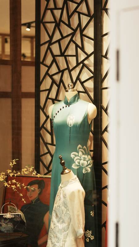 青花瓷旗袍展示图片