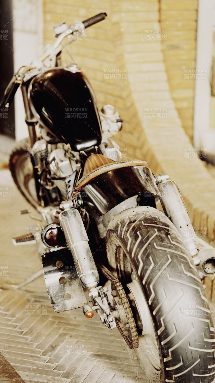 复古摩托车特写图片