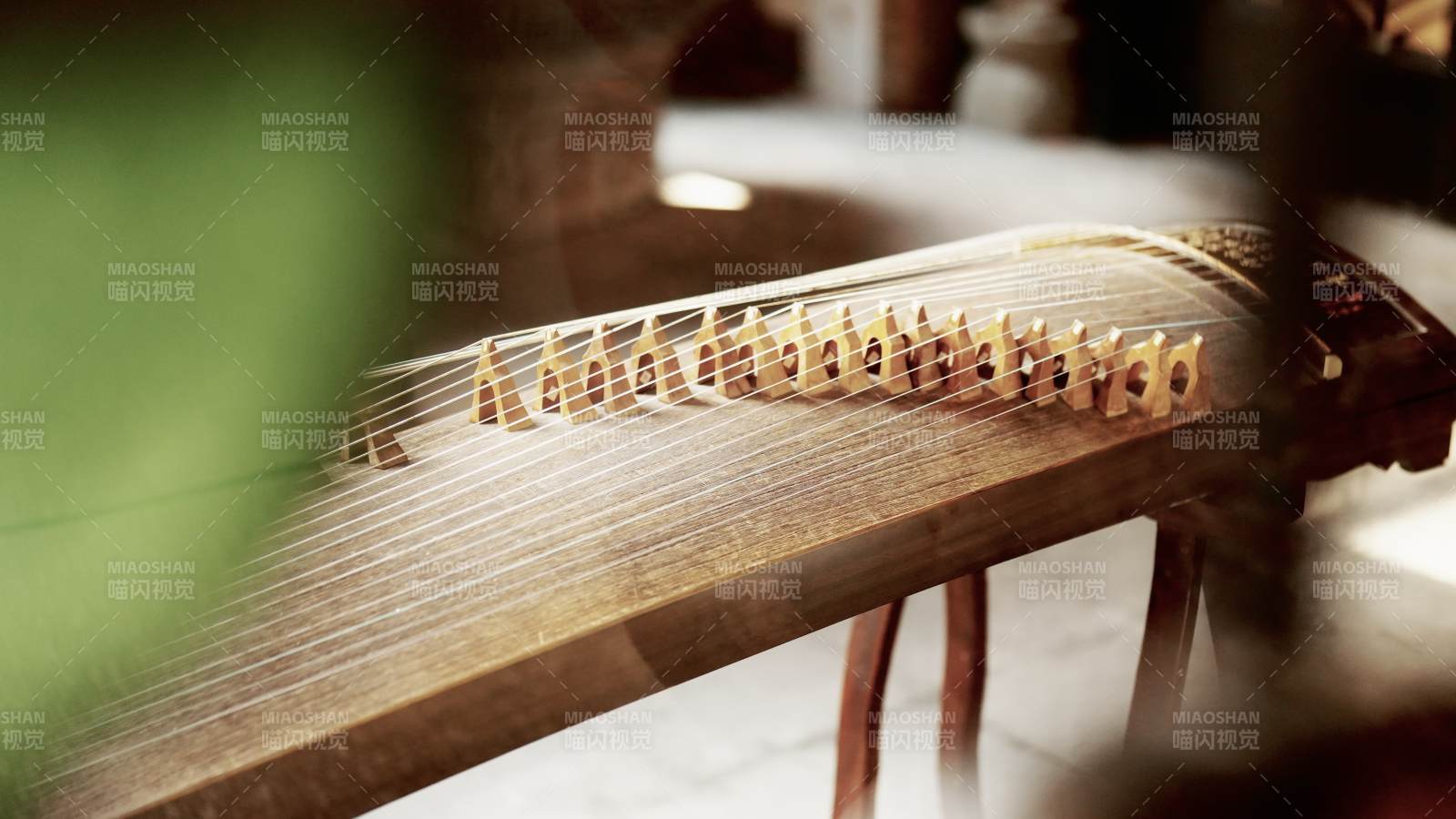 古筝静谧 弦音悠扬图片