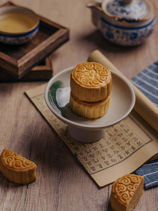 中秋月饼与茶点图片