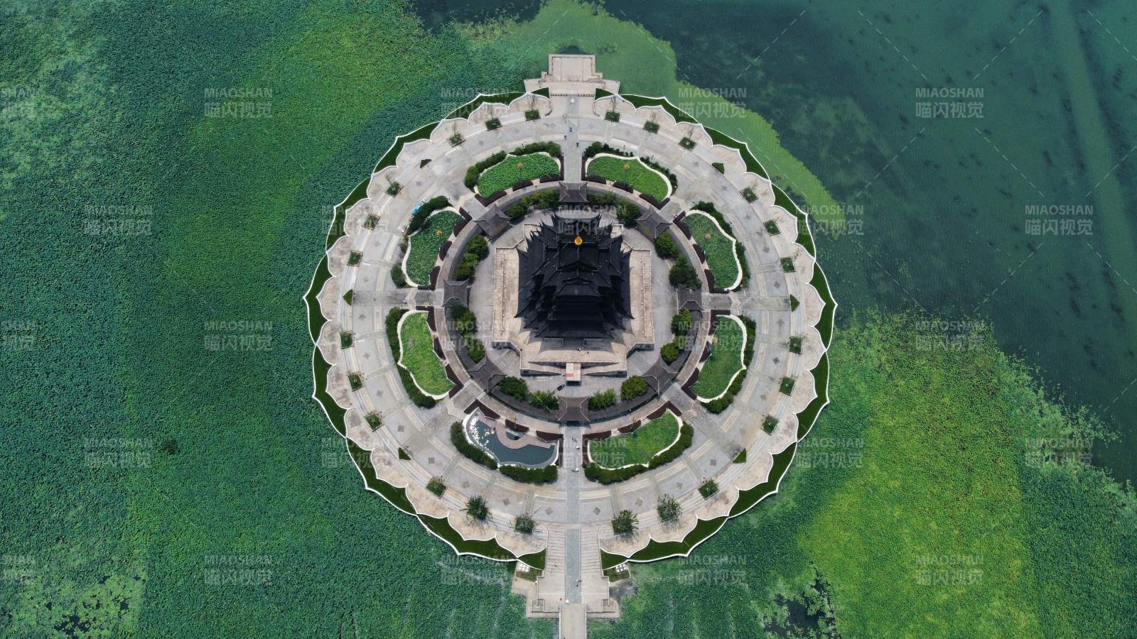 水上古塔俯瞰图图片