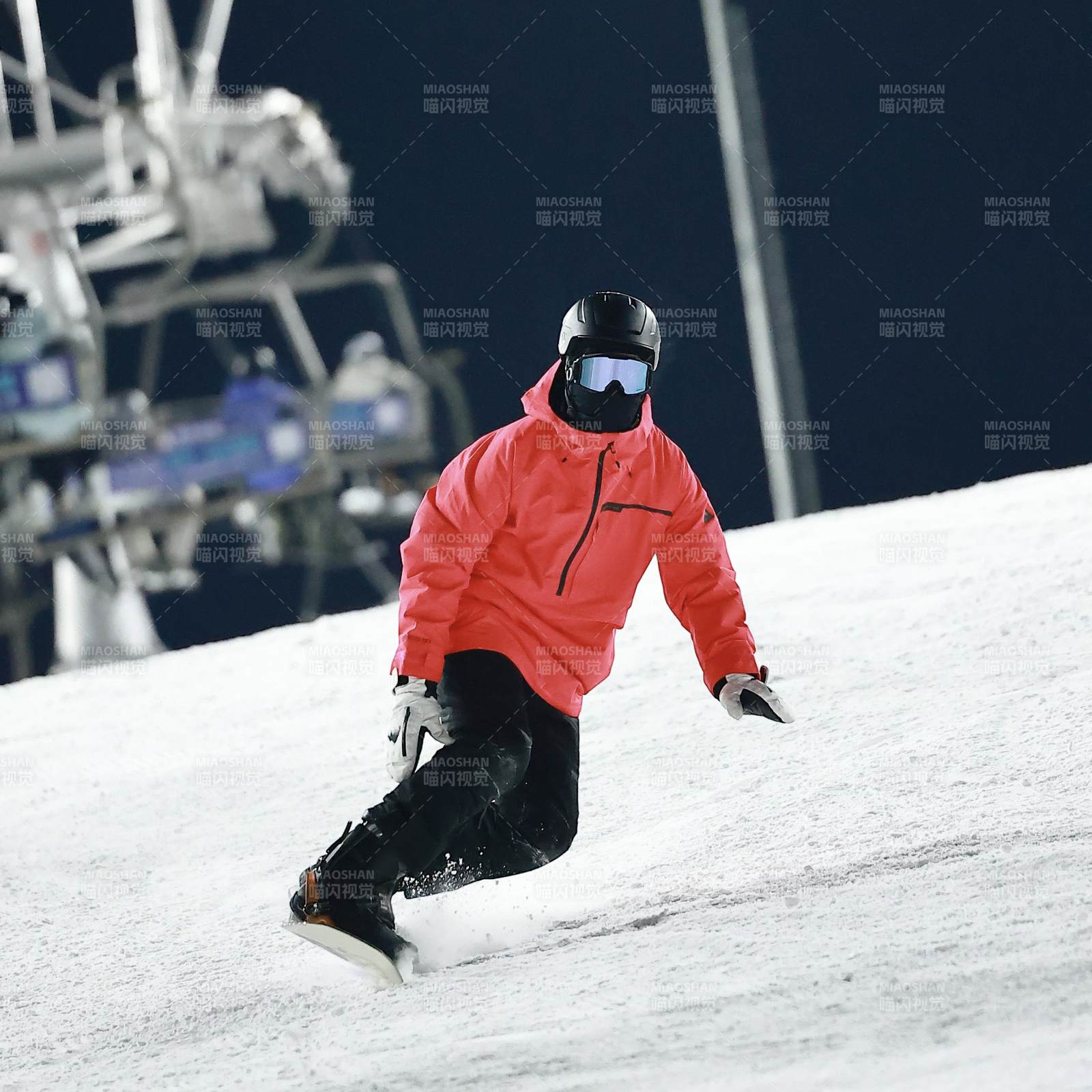 雪地滑行 冬日激情图片