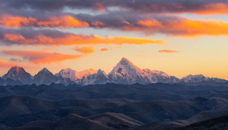 贡嘎雪山落日 壮丽景色图片