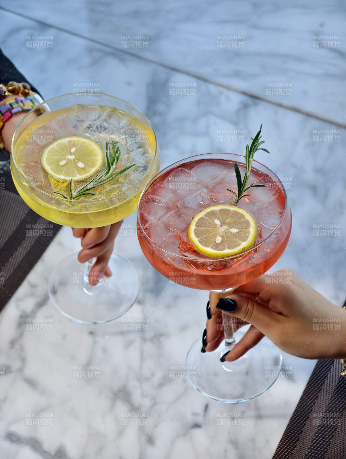 柠檬鸡尾酒对饮时光图片
