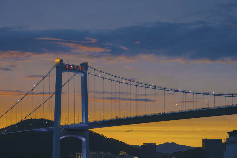 夕阳下的海沧大桥美景图片