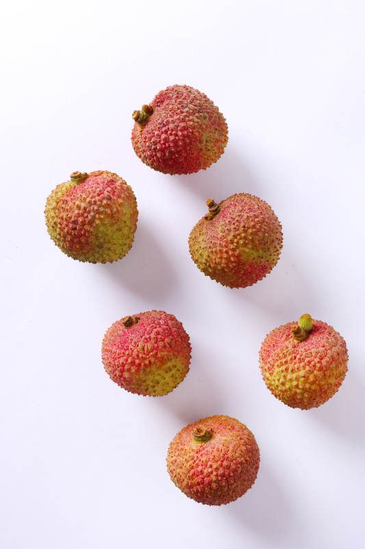 新鲜荔枝六颗特写图图片