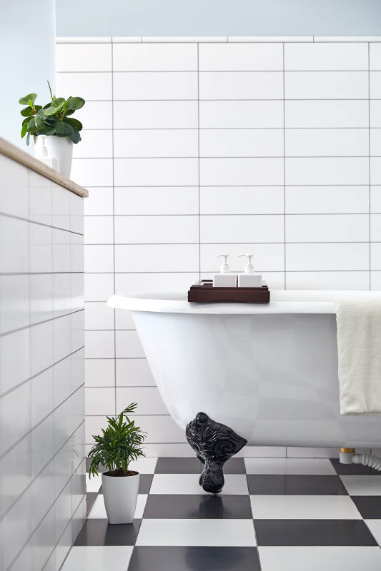 黑白格子浴室设计图片