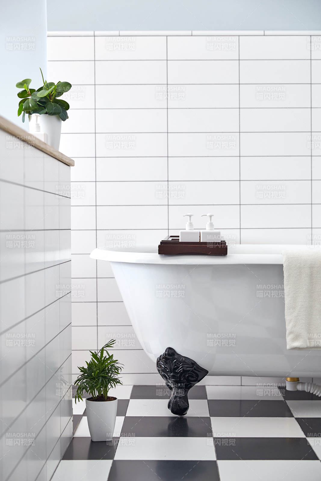 黑白格子浴室设计图片
