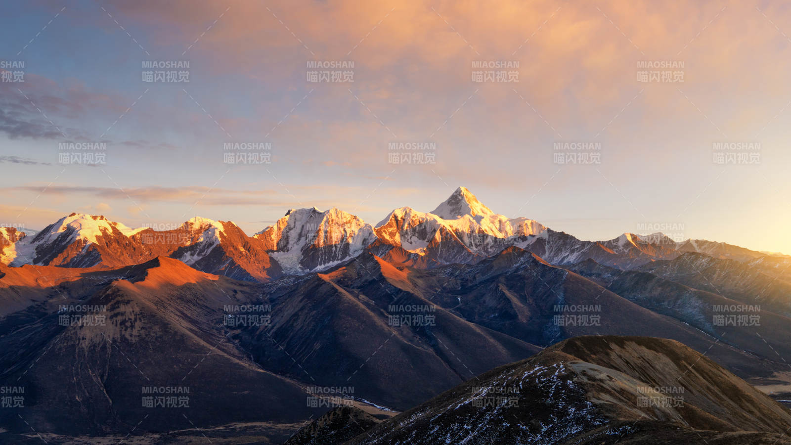 贡嘎雪山日出 壮丽景色图片