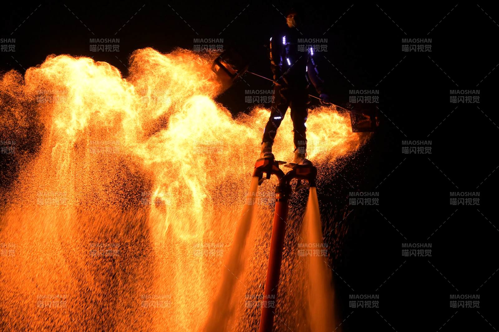 水上火壶表演图片