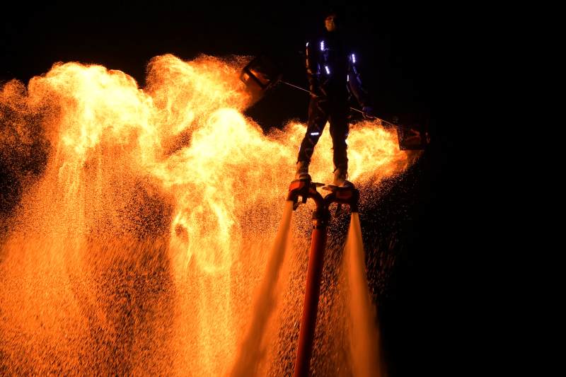 水上火壶表演图片