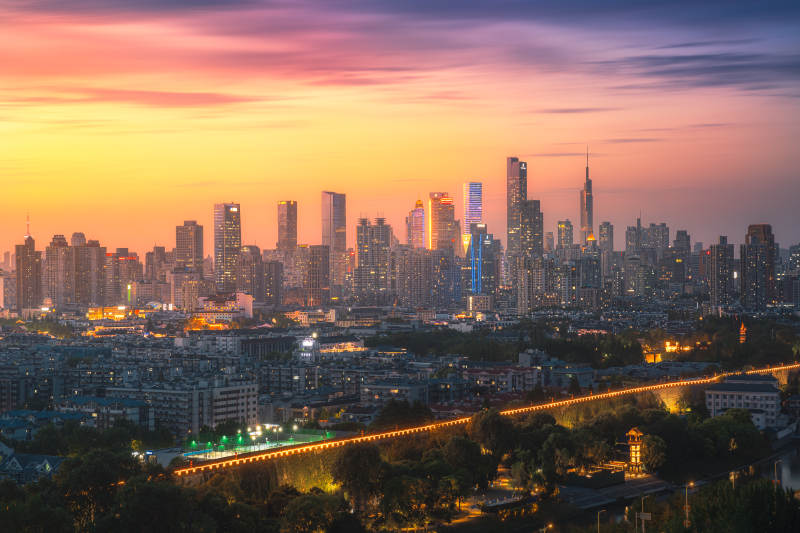 南京夜景 灯火辉煌的天际线图片