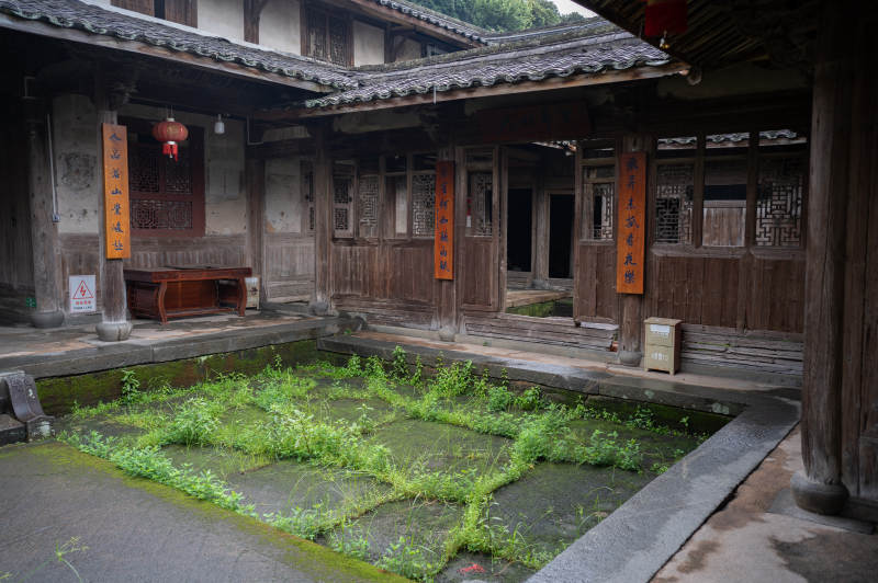 古宅庭院 绿植点缀 古民居图片