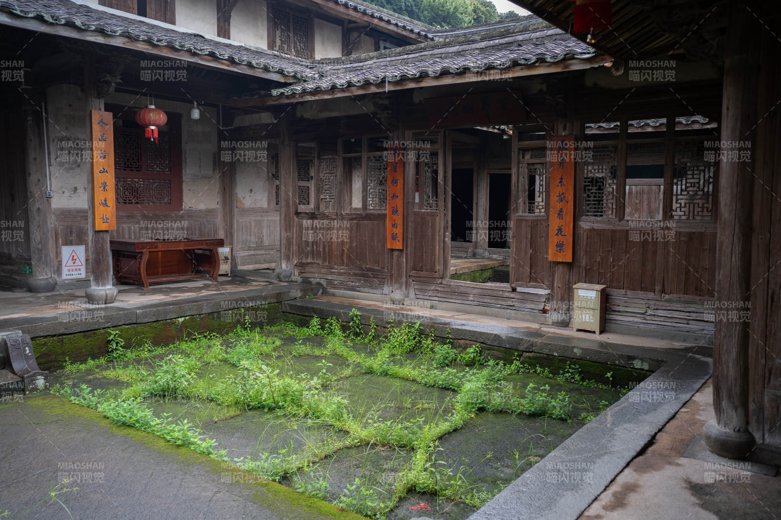 古宅庭院 绿植点缀 古民居图片