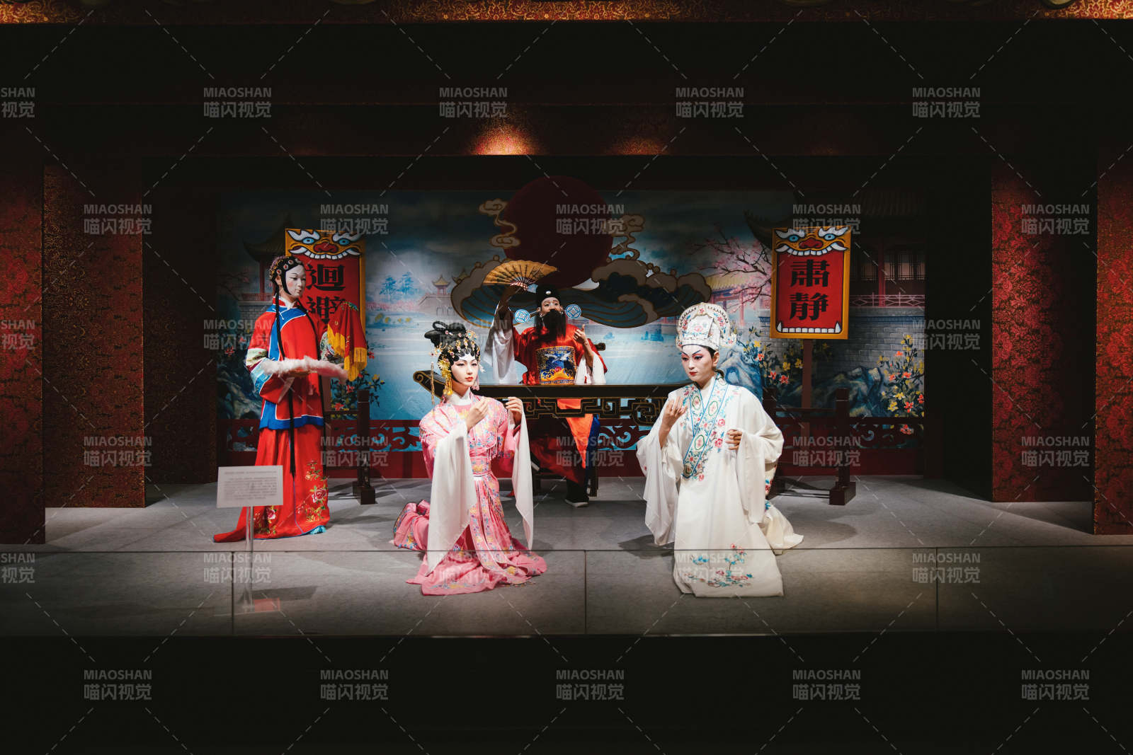 古典戏曲表演场景图片