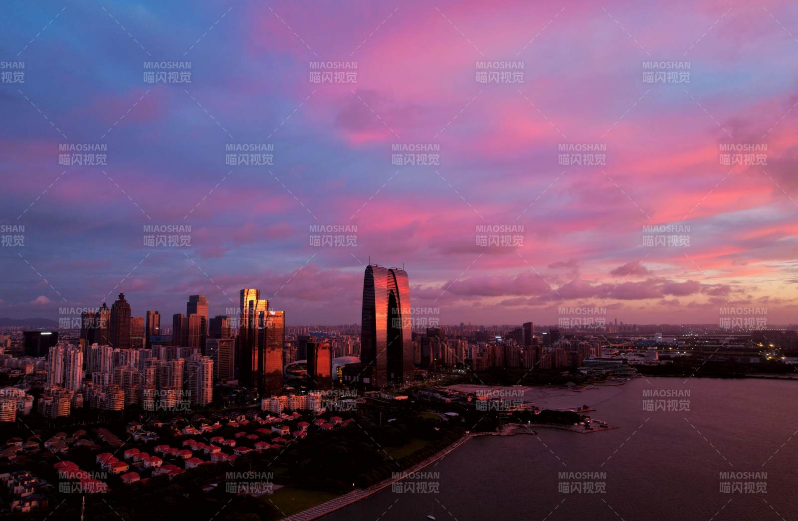 苏州黄昏 霓虹映天际图片