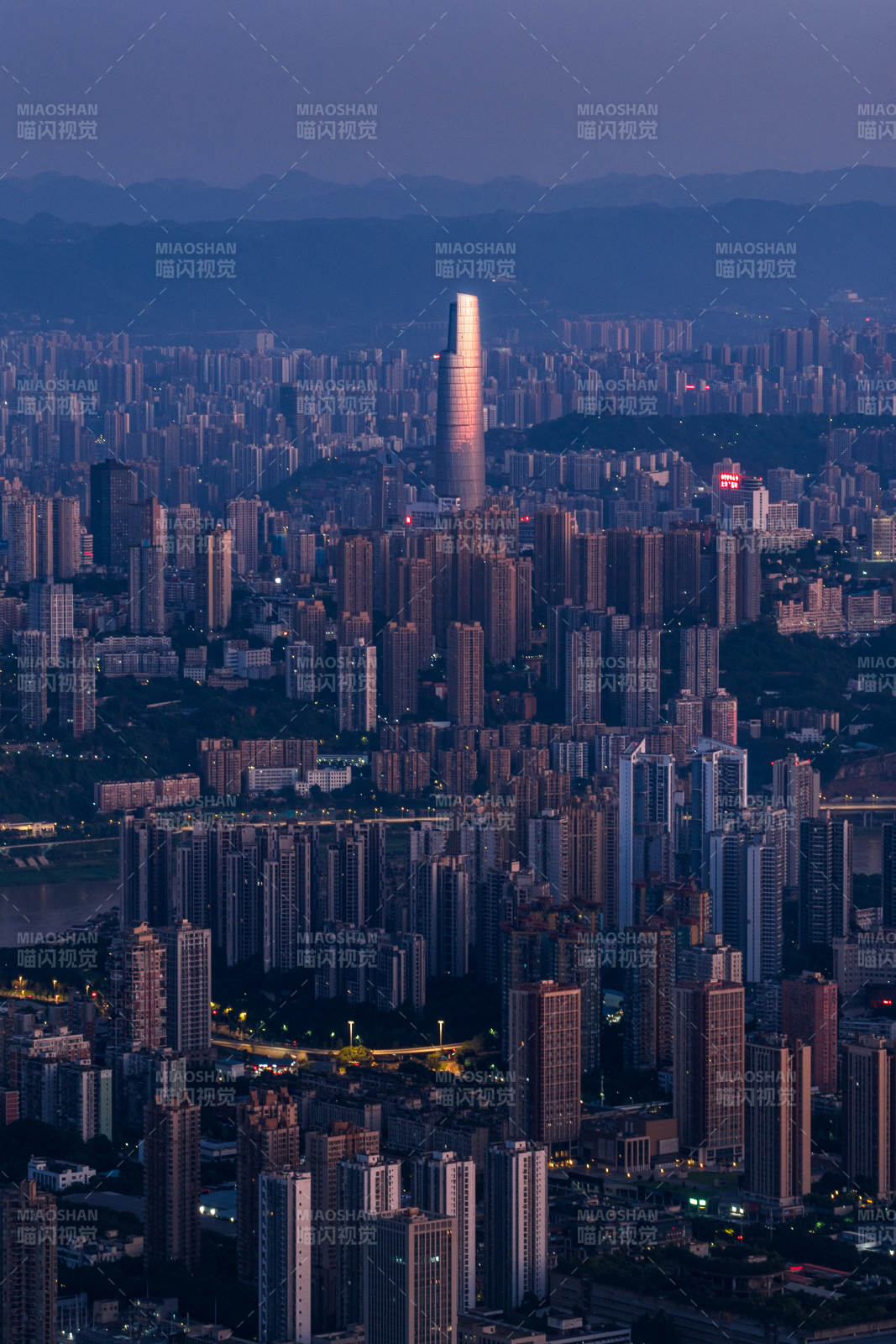 城市夜景 高楼林立图片