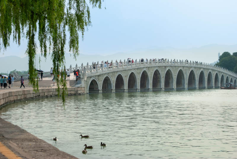 十七孔桥静谧湖景图图片