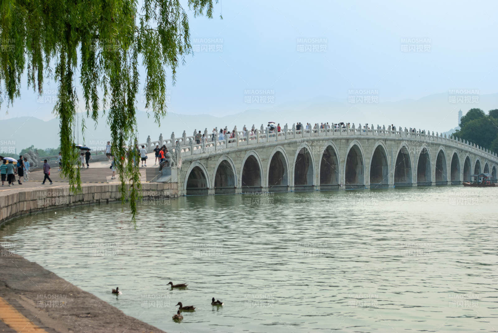 十七孔桥静谧湖景图图片