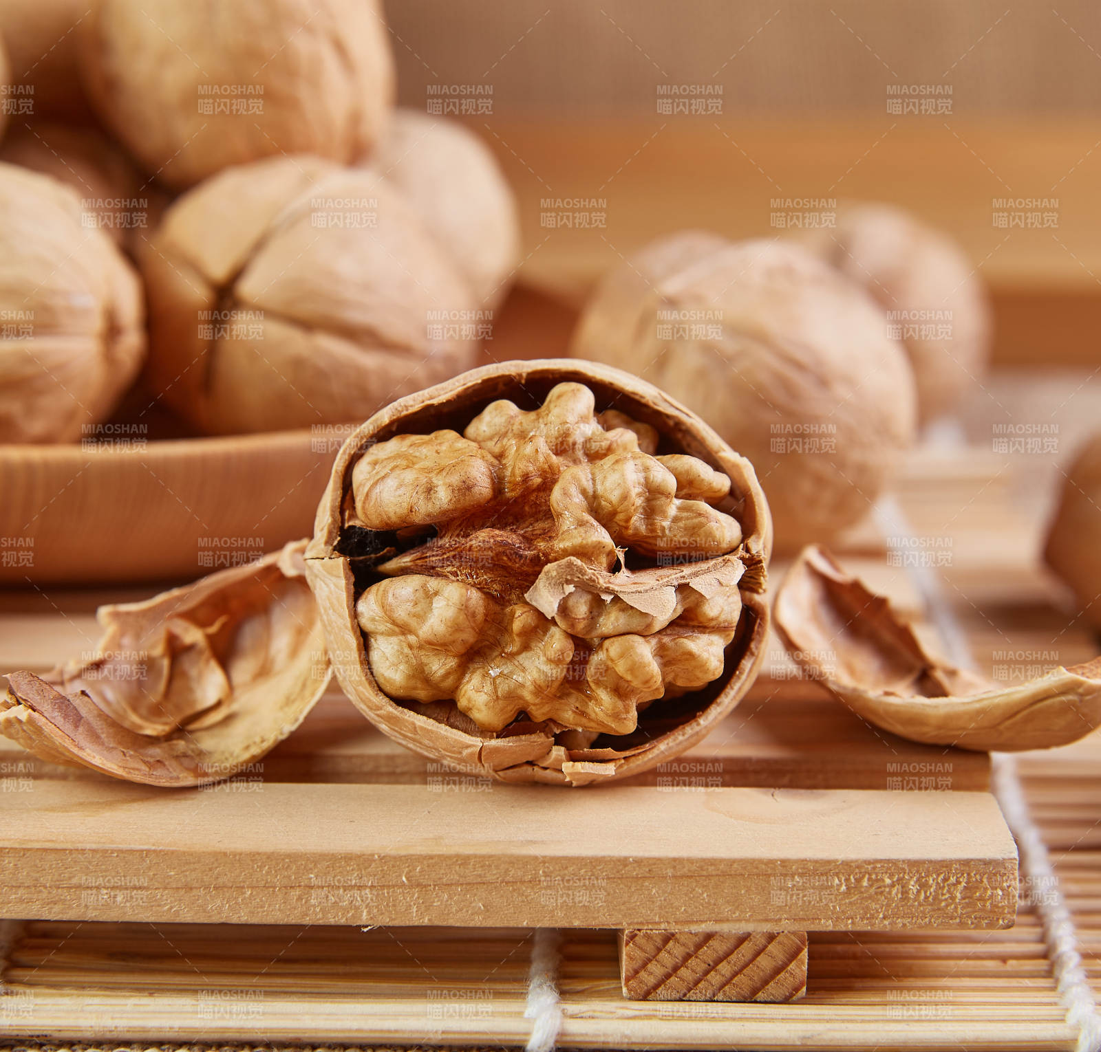 新鲜核桃 健康美味图片