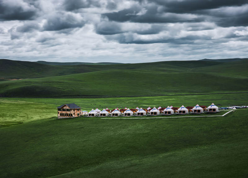 草原上的蒙古包群落  彩带河景区图片