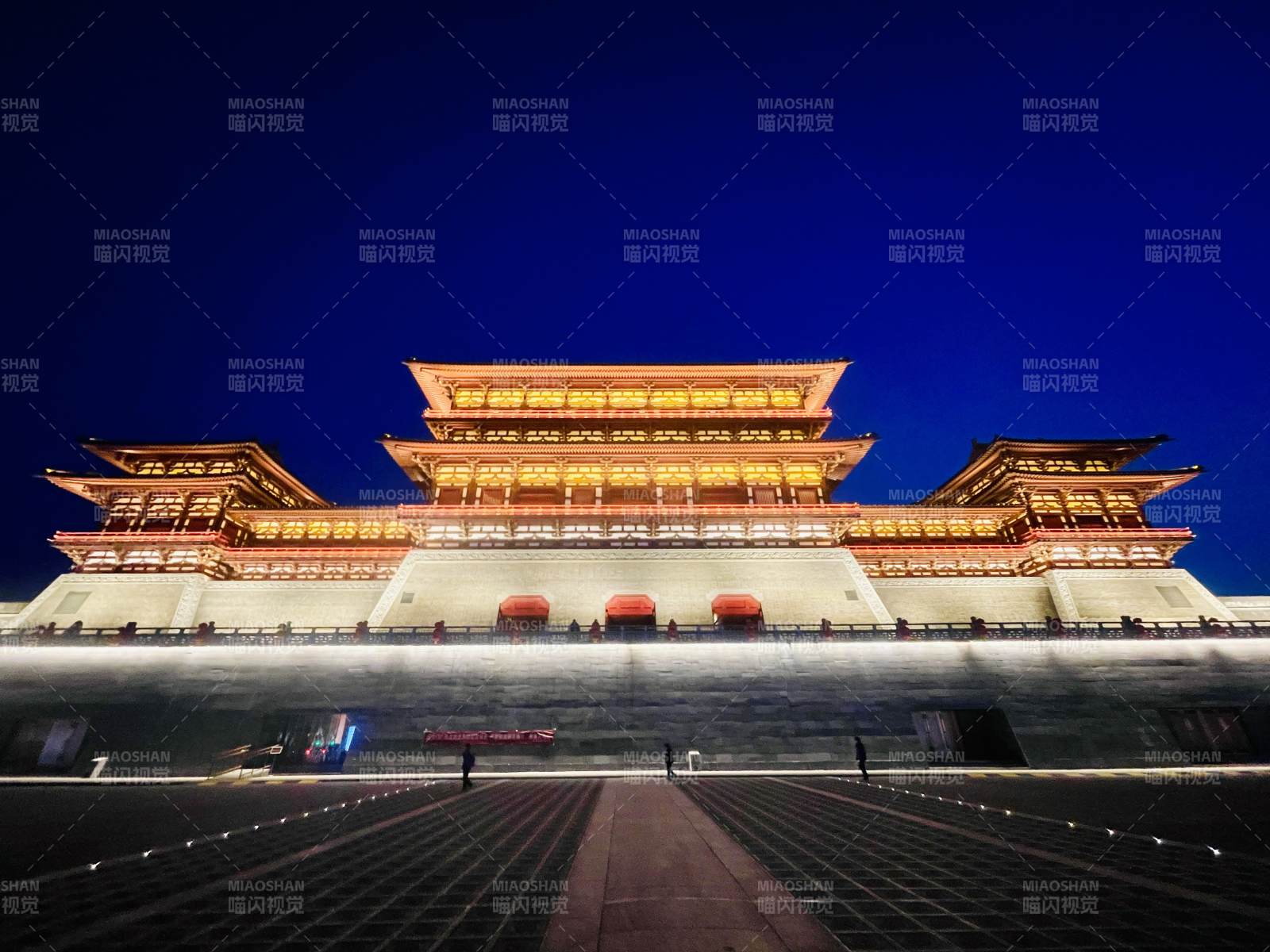 夜幕下的洛阳应天门遗址图片