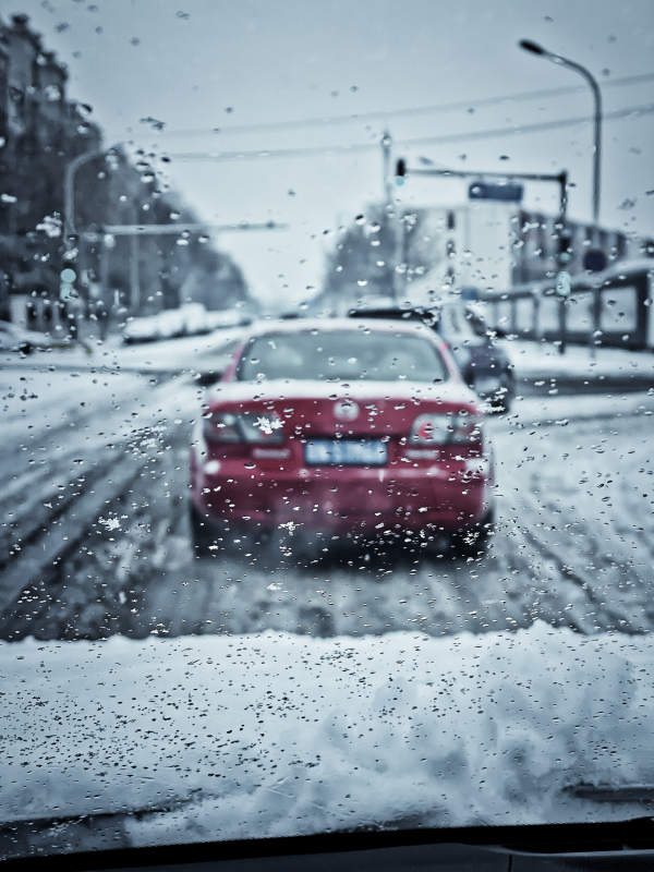 雪中行车 视线模糊图片