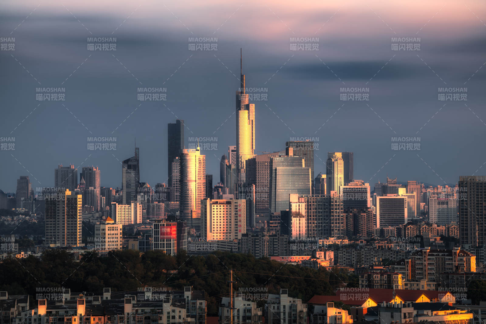 南京城市天际线黄昏时分图片