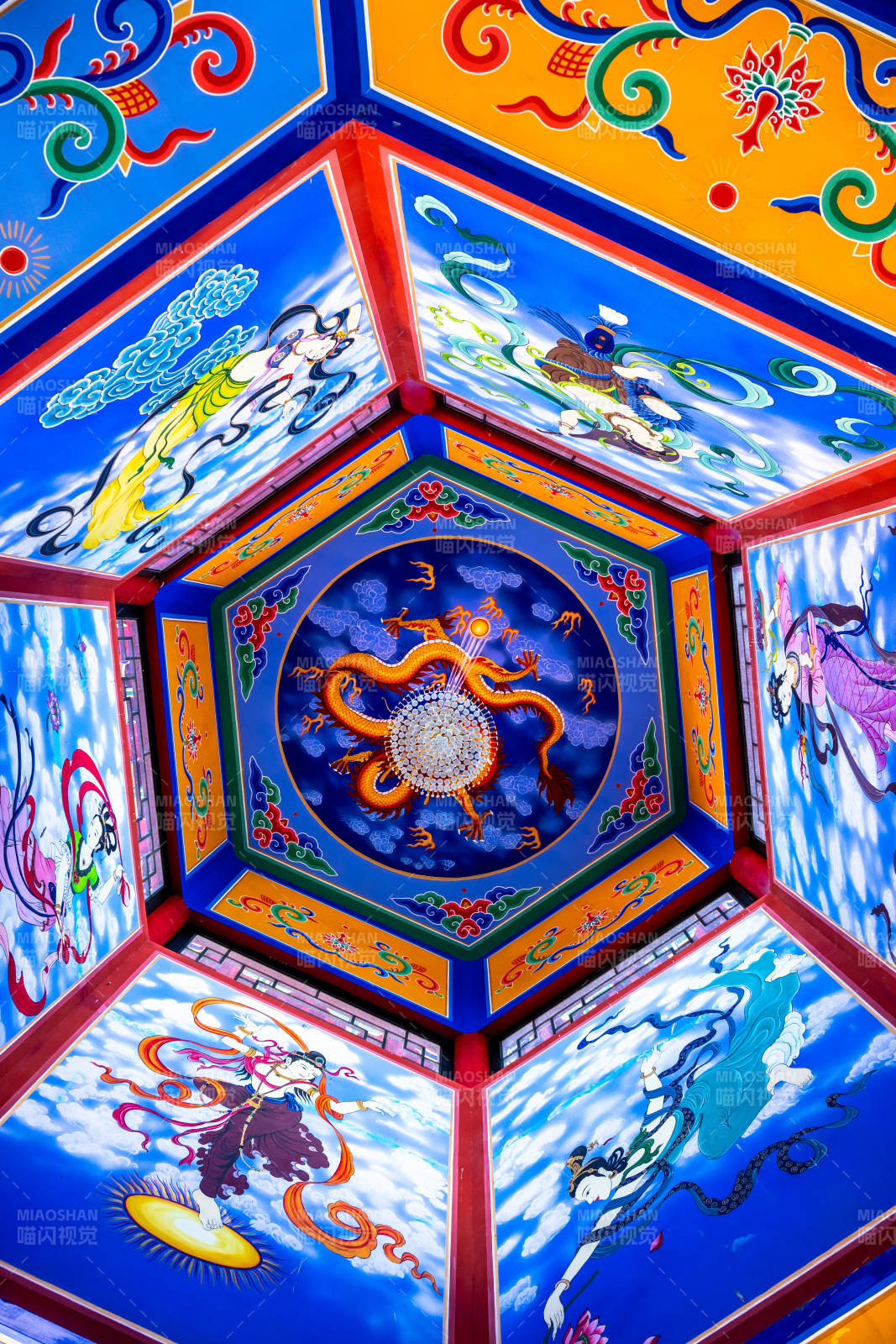 苏州皇罗禅寺彩绘龙纹穹顶艺术装饰图片