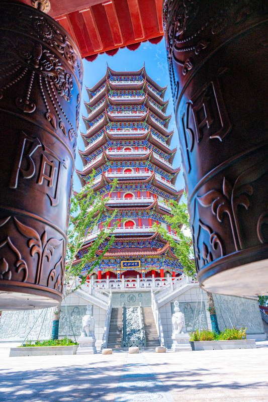 苏州皇罗禅寺古塔双钟映晴空图片