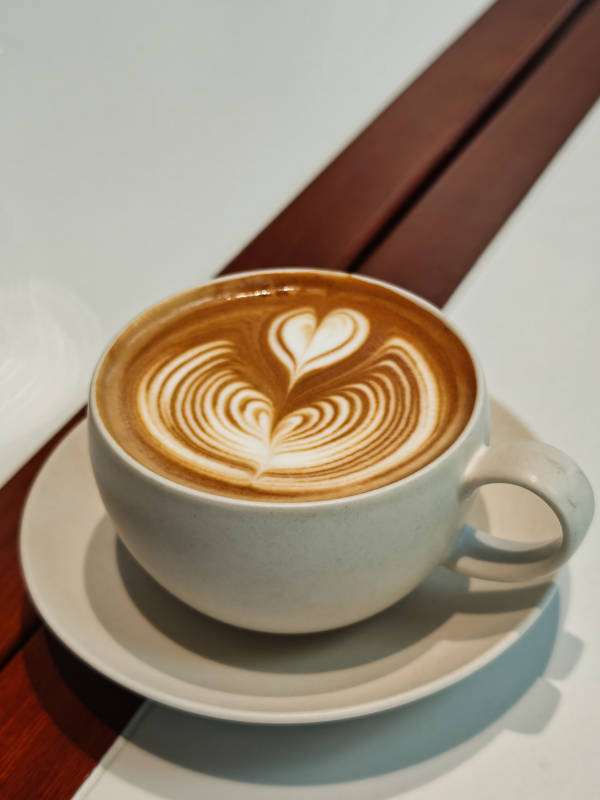 心形拉花咖啡杯图片