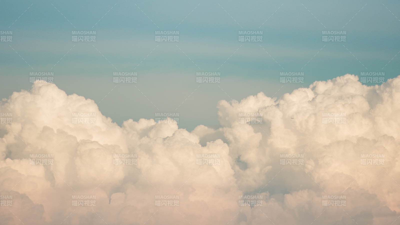 云海蓝天 宁静之美图片