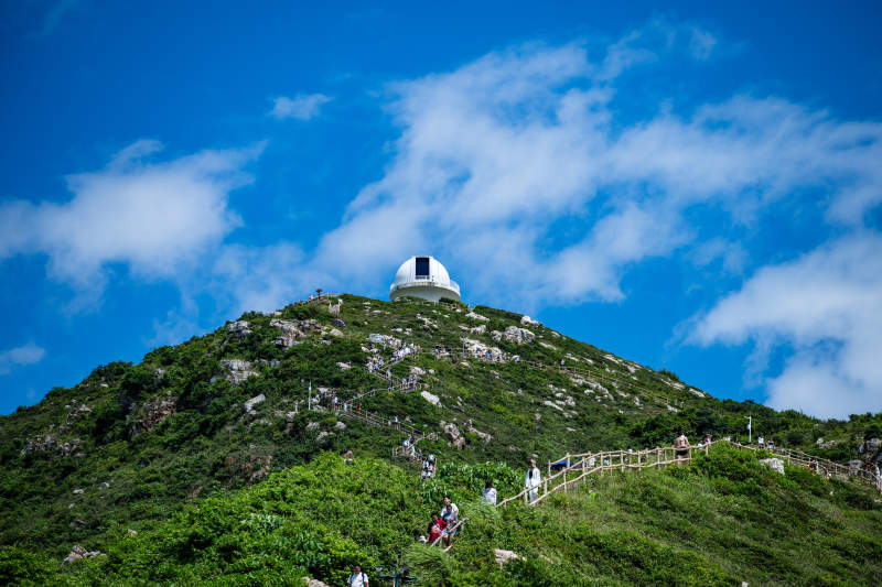 晴天下深圳天文台风景图片