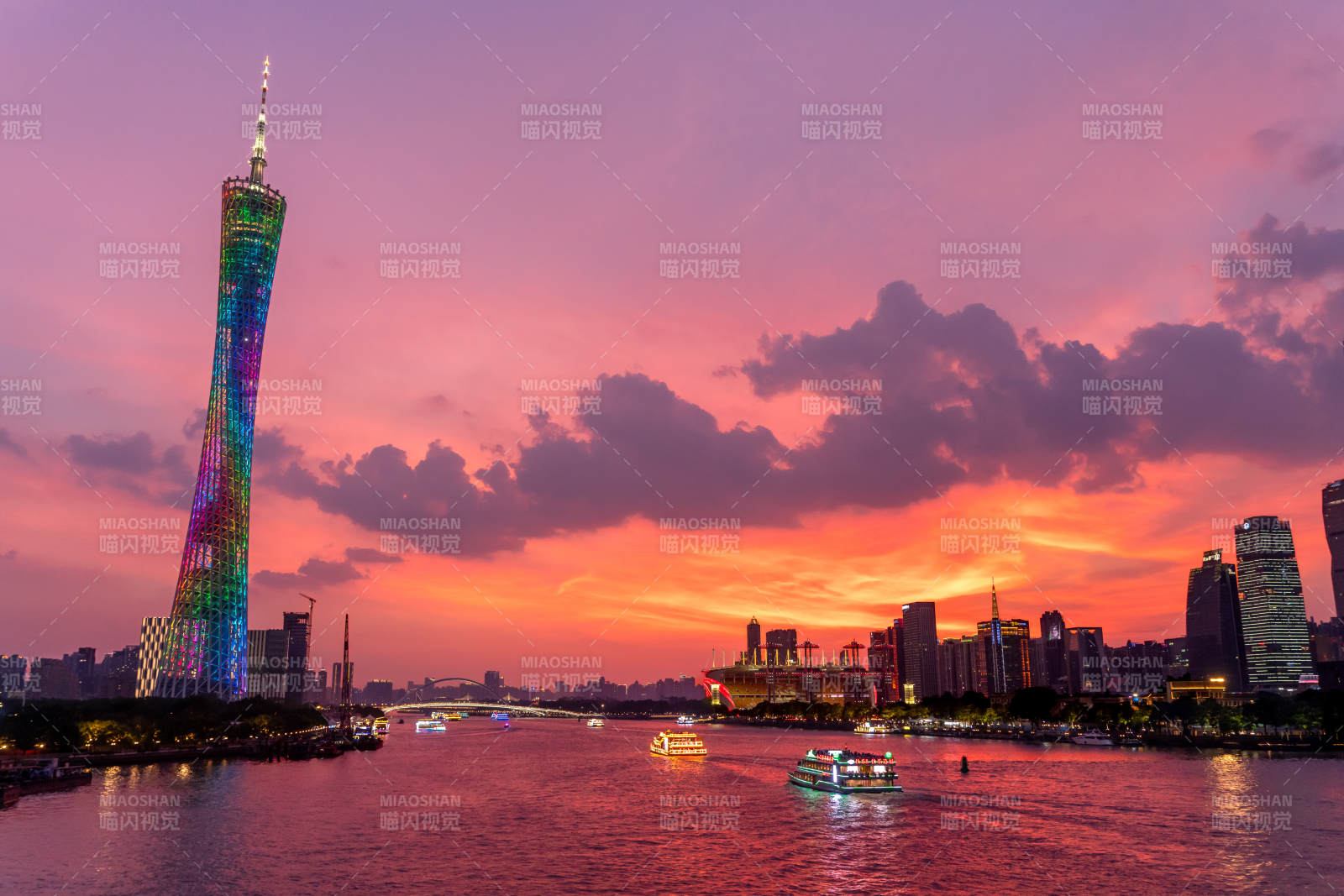 广州塔夜景璀璨珠江畔图片