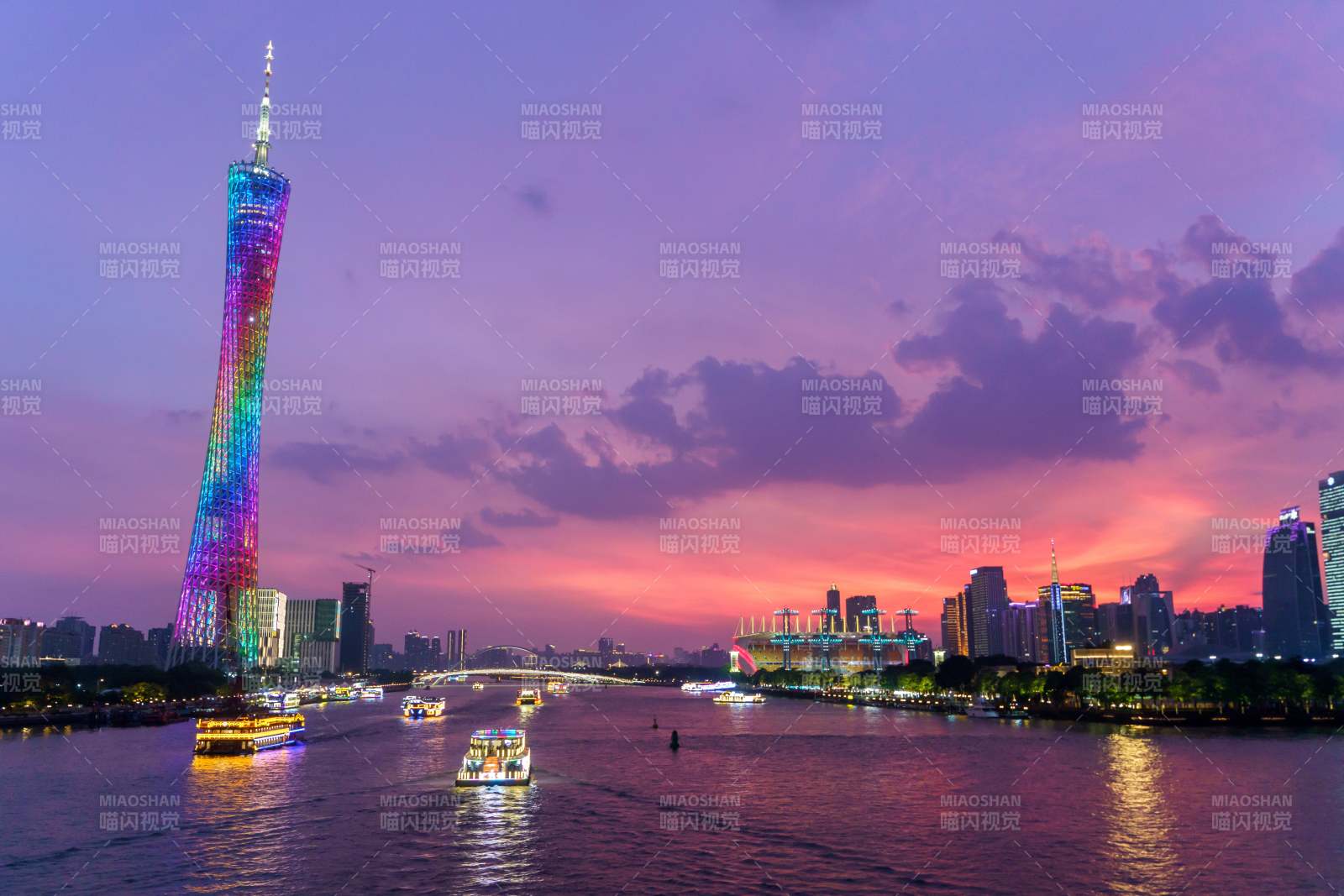广州塔夜景璀璨珠江畔图片